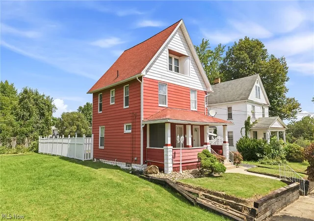 Photo 2 of Multi family home for sale at 826 Parkwood Ave #1 & 2, Youngstown, OH 44502 | MLS# 5240400 | Listing updated on 2026-09-05