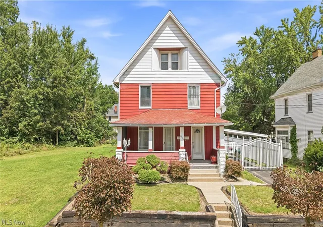 Photo 3 of Multi family home for sale at 826 Parkwood Ave #1 & 2, Youngstown, OH 44502 | MLS# 5240400 | Listing updated on 2026-09-05
