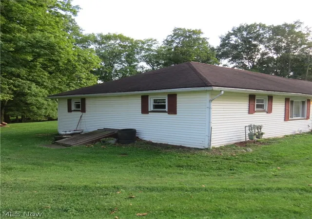 Photo 3 of Sale Pending at 4100 Marihill Dr Se, Minerva, OH 44657 | MLS# 5239356 | Listing updated on 2026-09-10
