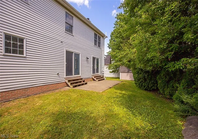 Photo 4 of Sale Pending at 25660 Edgecliff Dr, Euclid, OH 44132 | MLS# 5228871 | Listing updated on 2026-09-30