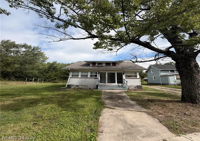 Single family home for sale at 908 Palmyra Rd Sw, Warren, OH 44485 | MLS# 5236961