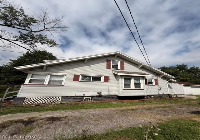 Photo 2 of Single family home for sale at 908 Palmyra Rd Sw, Warren, OH 44485 | MLS# 5236961 | Listing updated on 2026-09-11