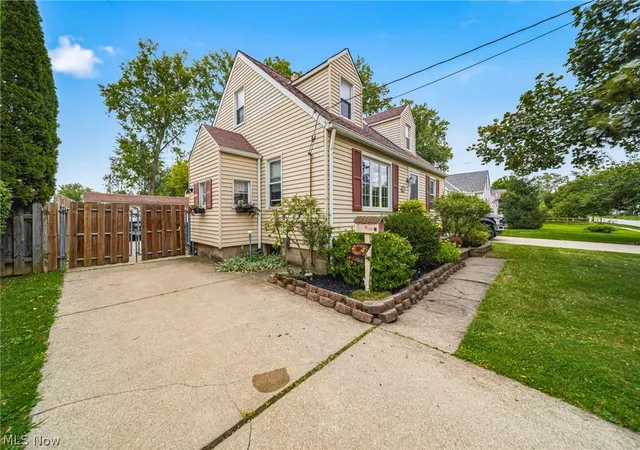 Photo 2 of Sale Pending at 37301 Park Ave, Willoughby, OH 44094 | MLS# 5239435 | Listing updated on 2026-09-14