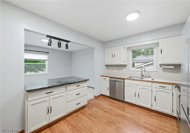 Photo 2 of Sale Pending at 1159 Timbercrest, Youngstown, OH 44505 | MLS# 5240586 | Listing updated on 2026-09-14