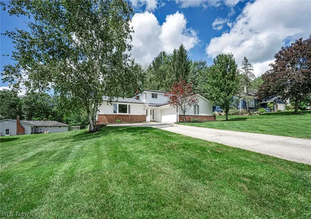 Photo 3 of Single family home for sale at 5660 Elm Hill Dr, Solon, OH 44139 | MLS# 5240292 | Listing updated on 2026-09-04