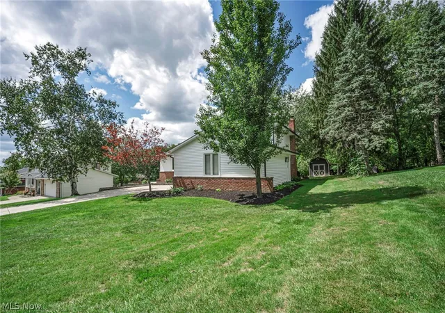 Photo 4 of Single family home for sale at 5660 Elm Hill Dr, Solon, OH 44139 | MLS# 5240292 | Listing updated on 2026-09-04