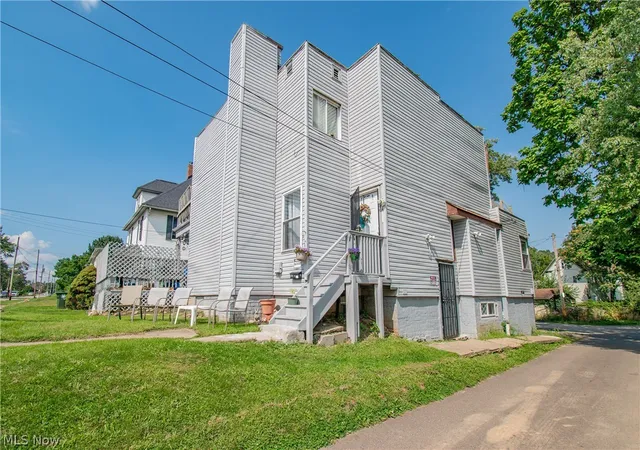 Photo 3 of House for sale at 1532 Woodland Ave Nw, Canton, OH 44703 | MLS# 5240430 | Listing updated on 2026-09-11