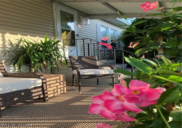 Photo 3 of Single family home for sale at 9 Corktree Dr, Olmsted Twp, OH 44138 | MLS# 5240117 | Listing updated on 2026-09-30