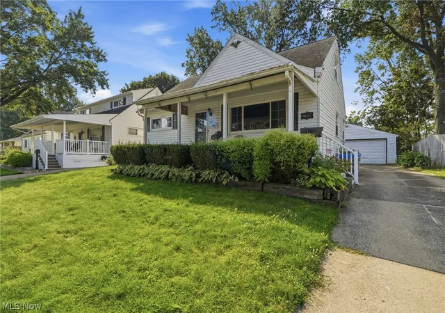 Photo 3 of Single family home for sale at 318 Lehigh Ave, Cuyahoga Falls, OH 44221 | MLS# 5240097 | Listing updated on 2026-09-15