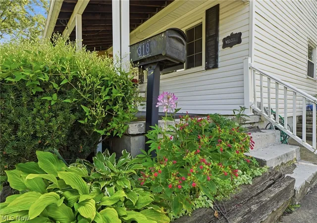 Photo 4 of Single family home for sale at 318 Lehigh Ave, Cuyahoga Falls, OH 44221 | MLS# 5240097 | Listing updated on 2026-09-15
