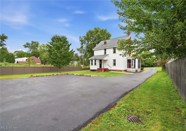 Photo 3 of Single family home for sale at 209 Wildwood Dr, Boardman, OH 44512 | MLS# 5240090 | Listing updated on 2026-09-29