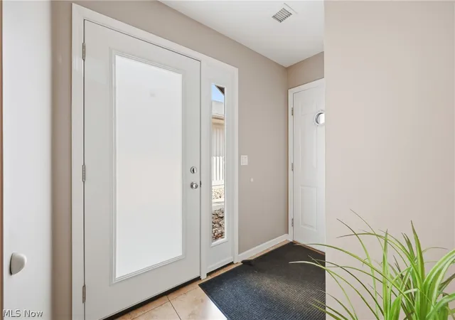Photo 2 of Condo for sale at 568 Lakeview Blvd #568, Lake Milton, OH 44429 | MLS# 5237025 | Listing updated on 2026-09-13