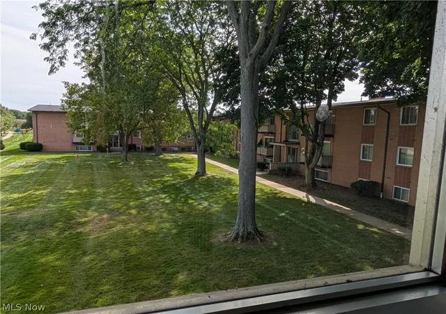 Photo 4 of Sale Pending at 22121 River Oaks #E12, Rocky River, OH 44116 | MLS# 5240093 | Listing updated on 2026-09-09