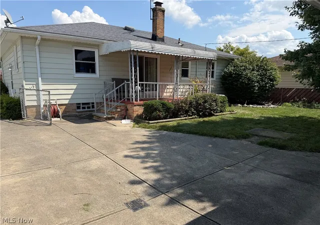 Photo 3 of Single family home for sale at 7170 Oakwood Rd, Parma, OH 44130 | MLS# 5238540 | Listing updated on 2026-09-10