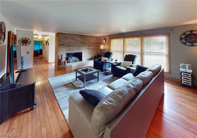 Photo 4 of Sale Pending at 4825 Gardendale Ave Ne, Canton, OH 44714 | MLS# 5240680 | Listing updated on 2026-09-14