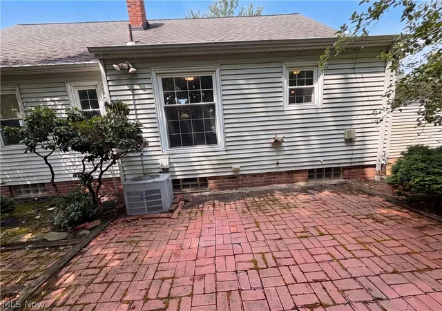 Photo 4 of Sale Pending at 971 Learidge Rd, Cleveland, OH 44124 | MLS# 5239394 | Listing updated on 2026-09-04