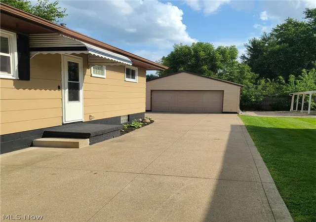 Photo 3 of Single family home for sale at 2736 Priscilla Ave, Akron, OH 44312 | MLS# 5240597 | Listing updated on 2026-10-03