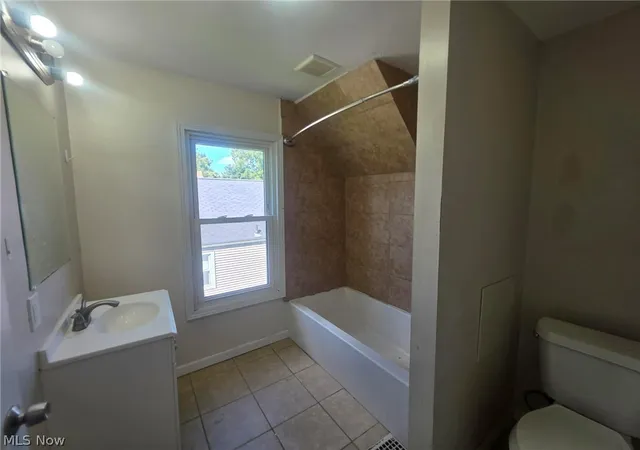Photo 4 of Single family home for sale at 1226 Shriver Ave Ne, Canton, OH 44705 | MLS# 5240638 | Listing updated on 2026-09-17