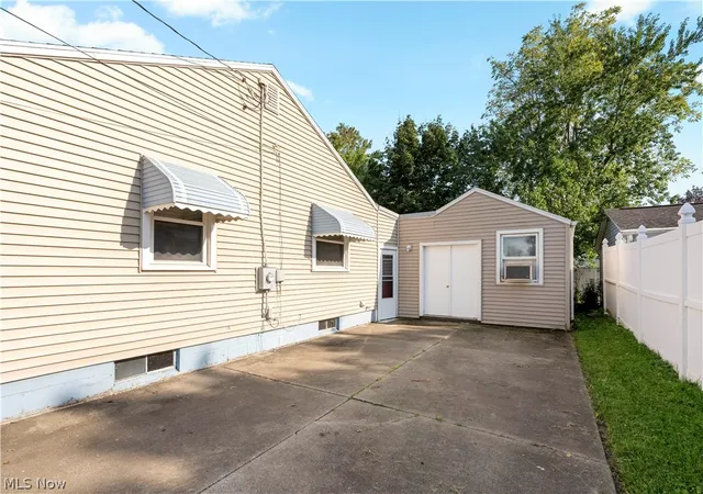 Photo 2 of Single family home for sale at 3045 Bayer Cir, Massillon, OH 44646 | MLS# 5240202 | Listing updated on 2026-09-05