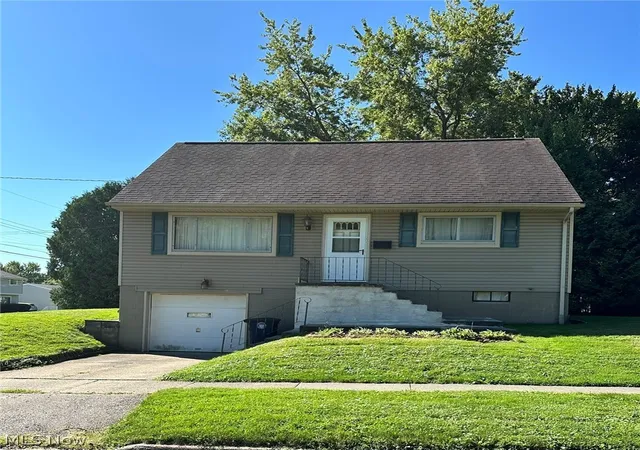 Photo 2 of Single family home for sale at 2424 Cooledge Ave, Akron, OH 44305 | MLS# 5240744 | Listing updated on 2026-09-14