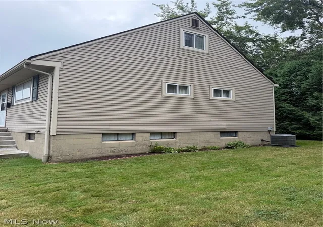 Photo 3 of Single family home for sale at 2424 Cooledge Ave, Akron, OH 44305 | MLS# 5240744 | Listing updated on 2026-09-14
