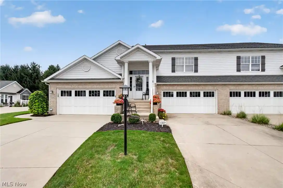 Listing Photo 1 - Condo for sale in 1321 Cascade Cir Nw located at 1321 Cascade Cir Nw, Canton, OH 44708 - Unit 1321 Cascade Cir Nw