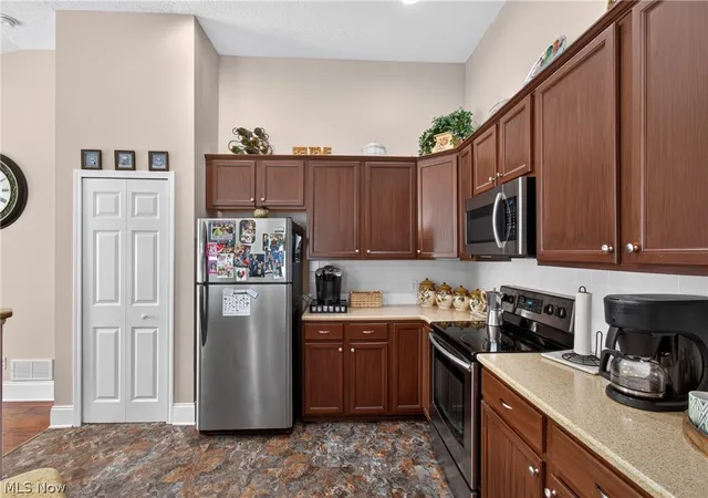 Photo 3 of Condo for sale at 1321 Cascade Cir Nw, Canton, OH 44708 | MLS# 5240453 | Listing updated on 2026-09-15