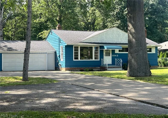 Photo 2 of Sale Pending at 1842 Columbia Rd, Westlake, OH 44145 | MLS# 5240754 | Listing updated on 2026-10-02
