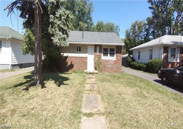 Photo 1 of Single family home for sale at 1738 W 21st St, Lorain, OH 44052 | MLS# 5240759 | Listing updated on 2026-09-25