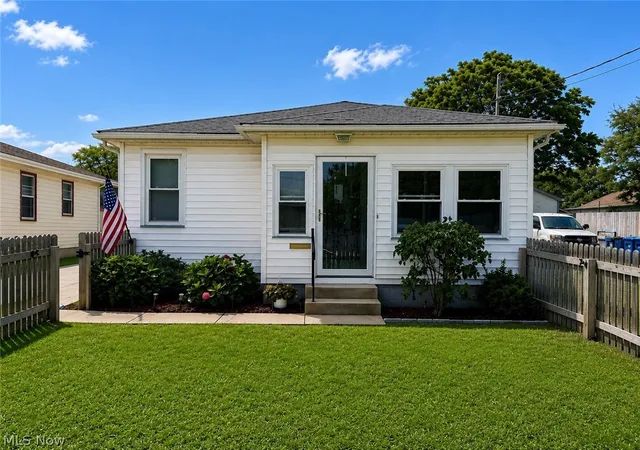 Photo 1 of Single family home for sale at 512 Maplewood Ave, Struthers, OH 44471 | MLS# 5240760 | Listing updated on 2026-10-06