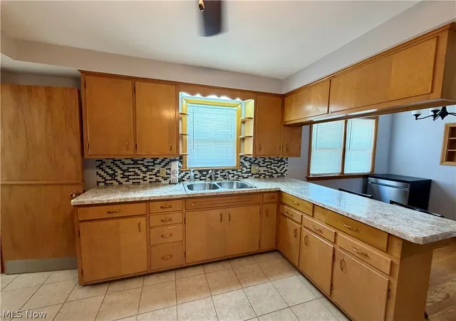 Photo 3 of Single family home for sale at 512 Maplewood Ave, Struthers, OH 44471 | MLS# 5240760 | Listing updated on 2026-10-06