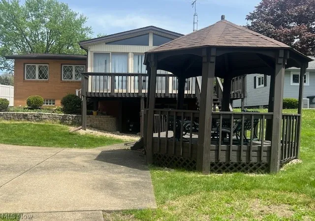 Photo 3 of Sale Pending at 1124 Nw Valley Dr Nw, North Canton, OH 44720 | MLS# 5240538 | Listing updated on 2026-09-08