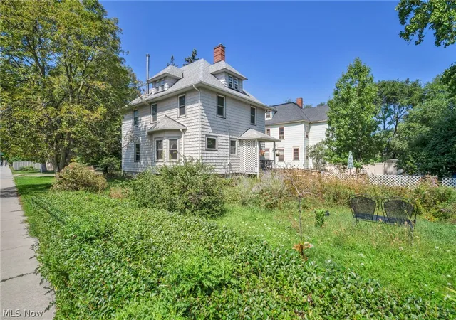 Photo 2 of Single family home for sale at 1537 Grace Ave, Lakewood, OH 44107 | MLS# 5239992 | Listing updated on 2026-09-08