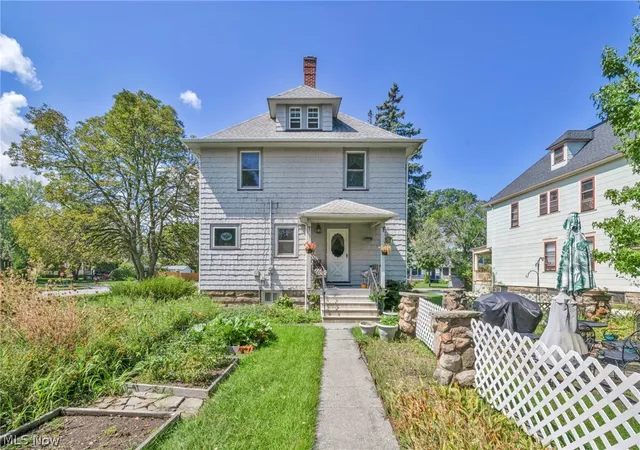 Photo 3 of Single family home for sale at 1537 Grace Ave, Lakewood, OH 44107 | MLS# 5239992 | Listing updated on 2026-09-08