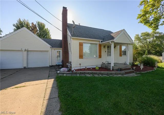 Photo 2 of Sale Pending at 2380 Perry Dr Sw, Canton, OH 44706 | MLS# 5240745 | Listing updated on 2026-09-12