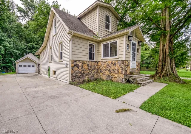 Photo 3 of Sale Pending at 128 Kenilworth Ave, Painesville, OH 44077 | MLS# 5240776 | Listing updated on 2026-09-19