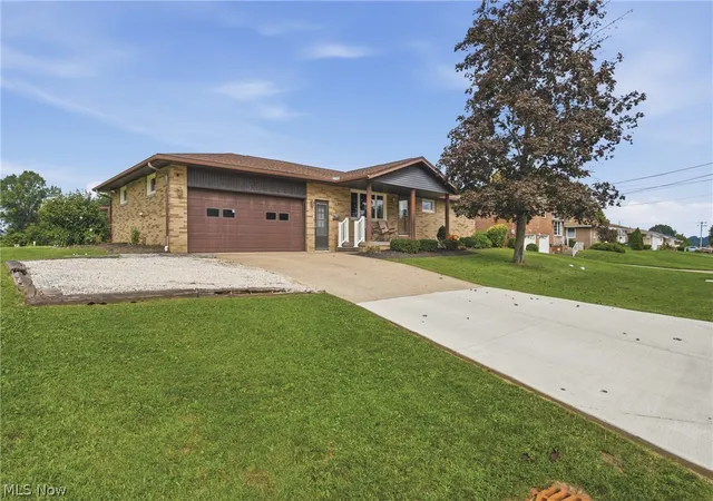 Photo 3 of Sale Pending at 415 28Th St Nw, Massillon, OH 44647 | MLS# 5240428 | Listing updated on 2026-09-02