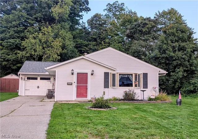 Photo 1 of Single family home for sale at 4885 Robinwood Dr, Mentor, OH 44060 | MLS# 5240812 | Listing updated on 2026-09-08