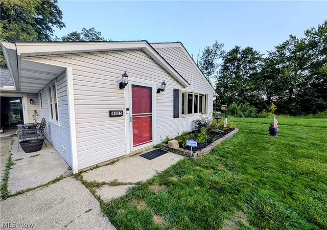 Photo 3 of Single family home for sale at 4885 Robinwood Dr, Mentor, OH 44060 | MLS# 5240812 | Listing updated on 2026-09-08