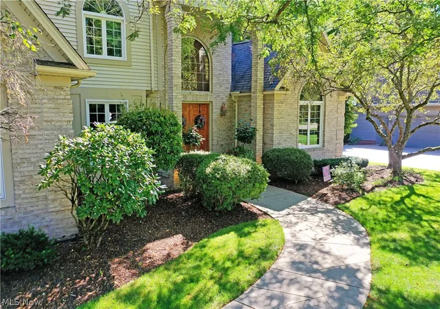 Photo 2 of Single family home for sale at 1925 Brittainy Oaks Trl Ne, Warren, OH 44484 | MLS# 5240762 | Listing updated on 2026-09-06