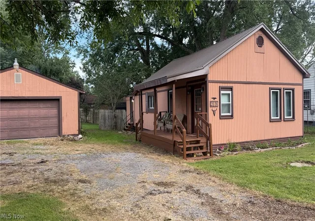 Photo 1 of Single family home for sale at 480 N Leavitt Rd, Leavittsburg, OH 44430 | MLS# 5240841 | Listing updated on 2026-10-03
