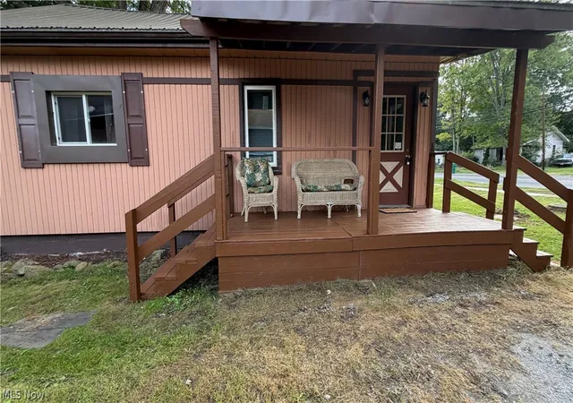 Photo 2 of Single family home for sale at 480 N Leavitt Rd, Leavittsburg, OH 44430 | MLS# 5240841 | Listing updated on 2026-10-03