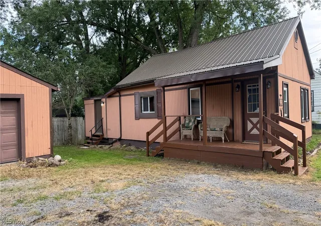 Photo 3 of Single family home for sale at 480 N Leavitt Rd, Leavittsburg, OH 44430 | MLS# 5240841 | Listing updated on 2026-10-03