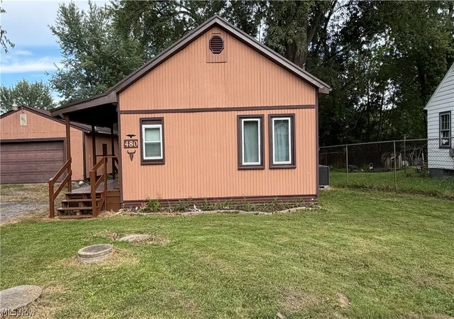 Photo 3 of Single family home for sale at 480 N Leavitt Rd, Leavittsburg, OH 44430 | MLS# 5240841 | Listing updated on 2026-10-03