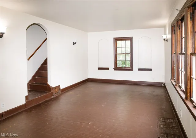 Photo 3 of Sale Pending at 472 W 6th St, Mansfield, OH 44903 | MLS# 5239128 | Listing updated on 2026-09-08