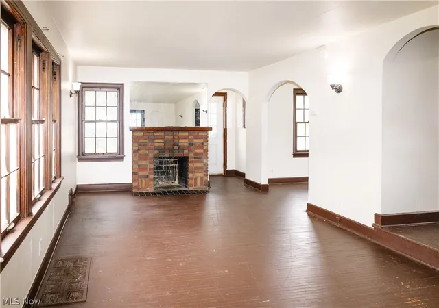 Photo 3 of Sale Pending at 472 W 6Th St, Mansfield, OH 44903 | MLS# 5239128 | Listing updated on 2026-09-08