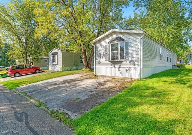 Photo 2 of Single family home for sale at 6544 Ricky Ln, Ravenna, OH 44266 | MLS# 5240794 | Listing updated on 2026-09-19