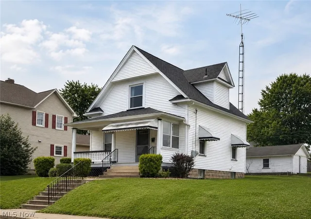 Photo 2 of Single family home for sale at 287 W North Ave, East Palestine, OH 44413 | MLS# 5240849 | Listing updated on 2026-09-10