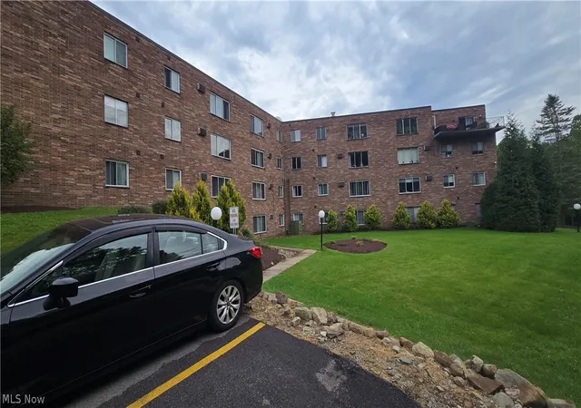 Photo 4 of Sale Pending at 315 Solon Rd #202, Chagrin Falls, OH 44022 | MLS# 5240892 | Listing updated on 2026-09-10