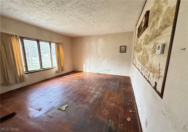 Photo 2 of Sale Pending at 116 5Th Ave, Chardon, OH 44024 | MLS# 5240445 | Listing updated on 2026-09-11